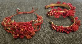Ohrringe und Armband setzen rote Perlen