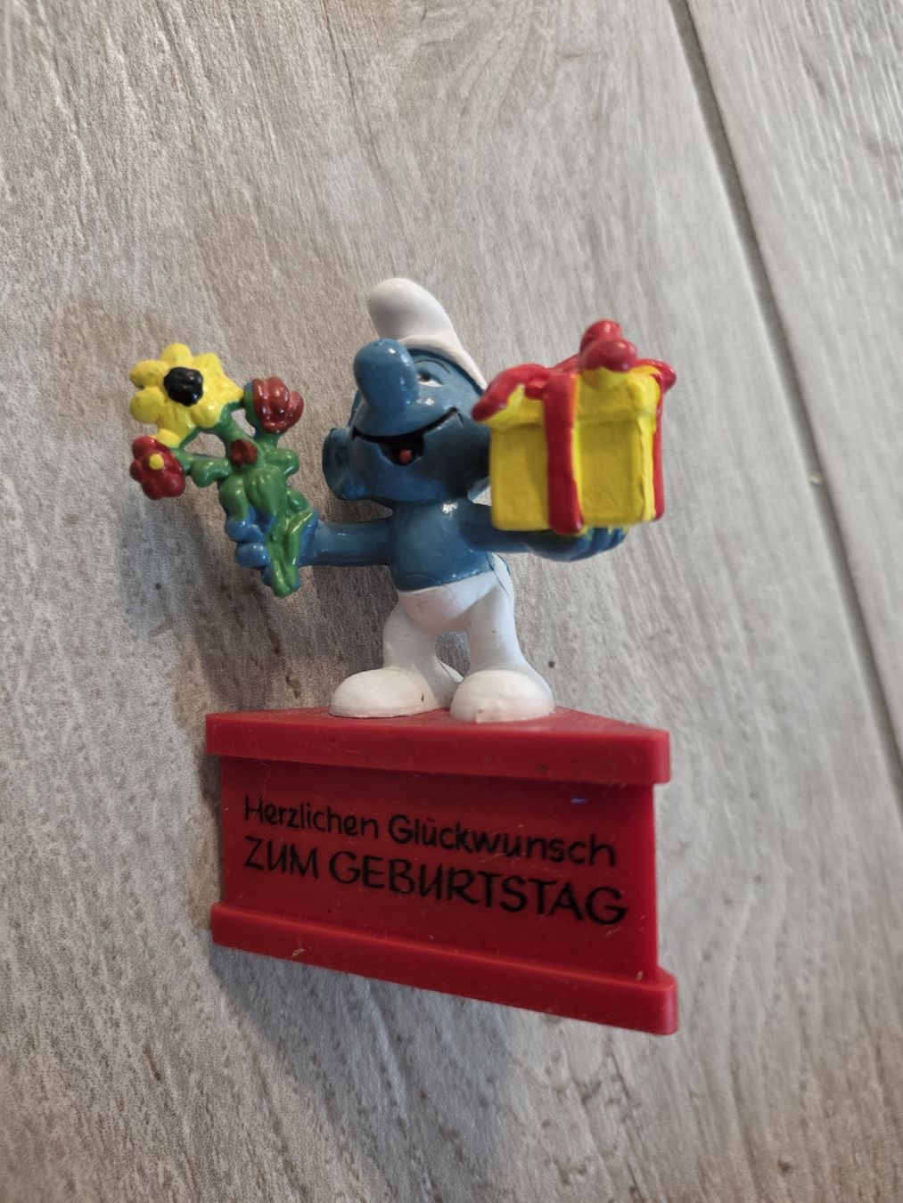 Statuette: Schleich Schlumpf Geburtstag Blumen Geschenk 1980 – Usato da Dorf venduto da Echo_Elements