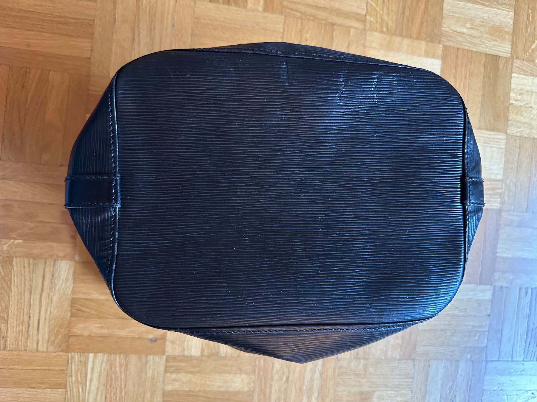 Louis Vuitton Borse da donna: Louis Vuitton Petit Sac Noé Epi – Usato da Zürich venduto da yacay 5