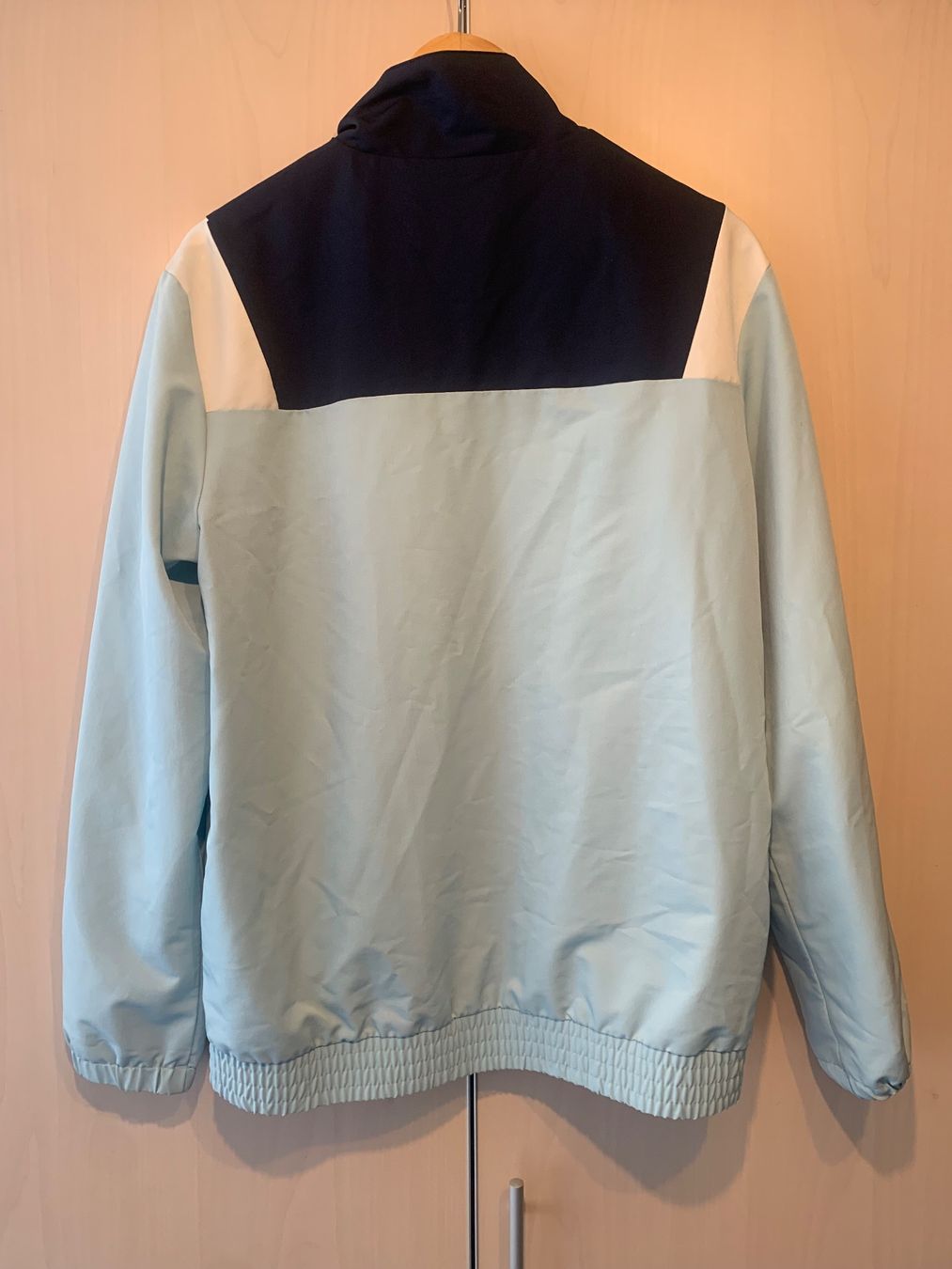 Ellesse Giacche: Ellesse Sport- oder Windjacke, hellblau-marineblau, Gr. S – Usato da Rosshäusern venduto da MiJoDoOl 2