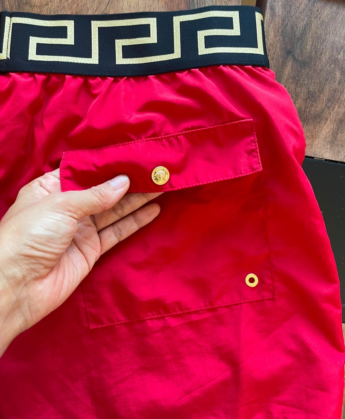 Versace Pantaloni: Versace Badehose rot Grösse 5 / M – Usato da Zürich venduto da AryaLia 3