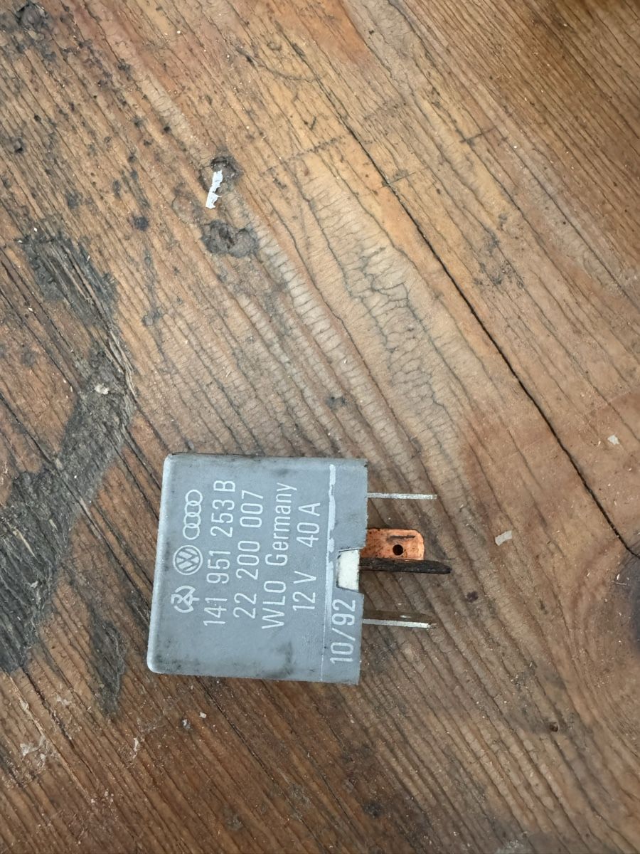 Componenti elettronici: Relais 53 VW – Usato da Niederbipp venduto da SezerC. 1