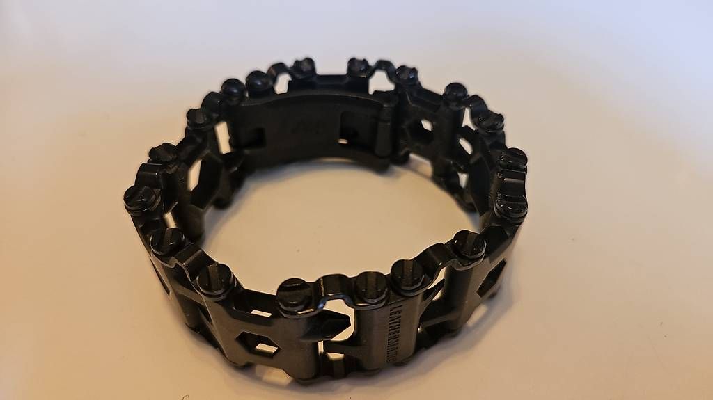 Bracciali & Braccialetti: Leatherman Tread Schwarz Multitool Armband – Usato da Riehen venduto da nitrammangold