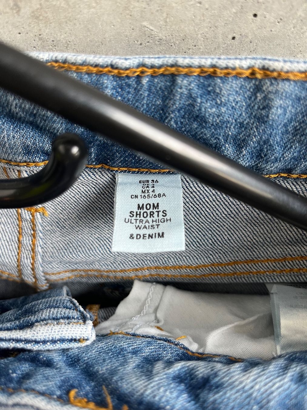 Jeans: Mom Shorts Jeans – Gebraucht aus Bern von leokislig 1