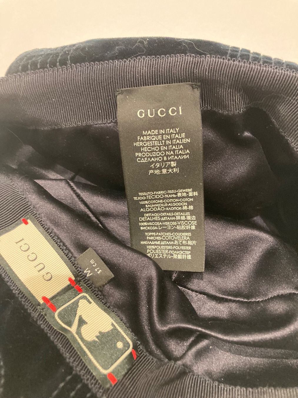 Gucci Copricapi, berretti & cappellini: Gucci cappello in velluto BLU – Usato da Paradiso venduto da Kayakara 7
