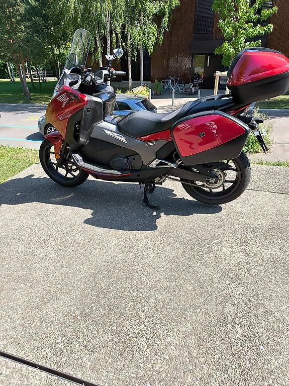 Touring: Honda Integra 750 D – Usato da zürich venduto da bukii 2