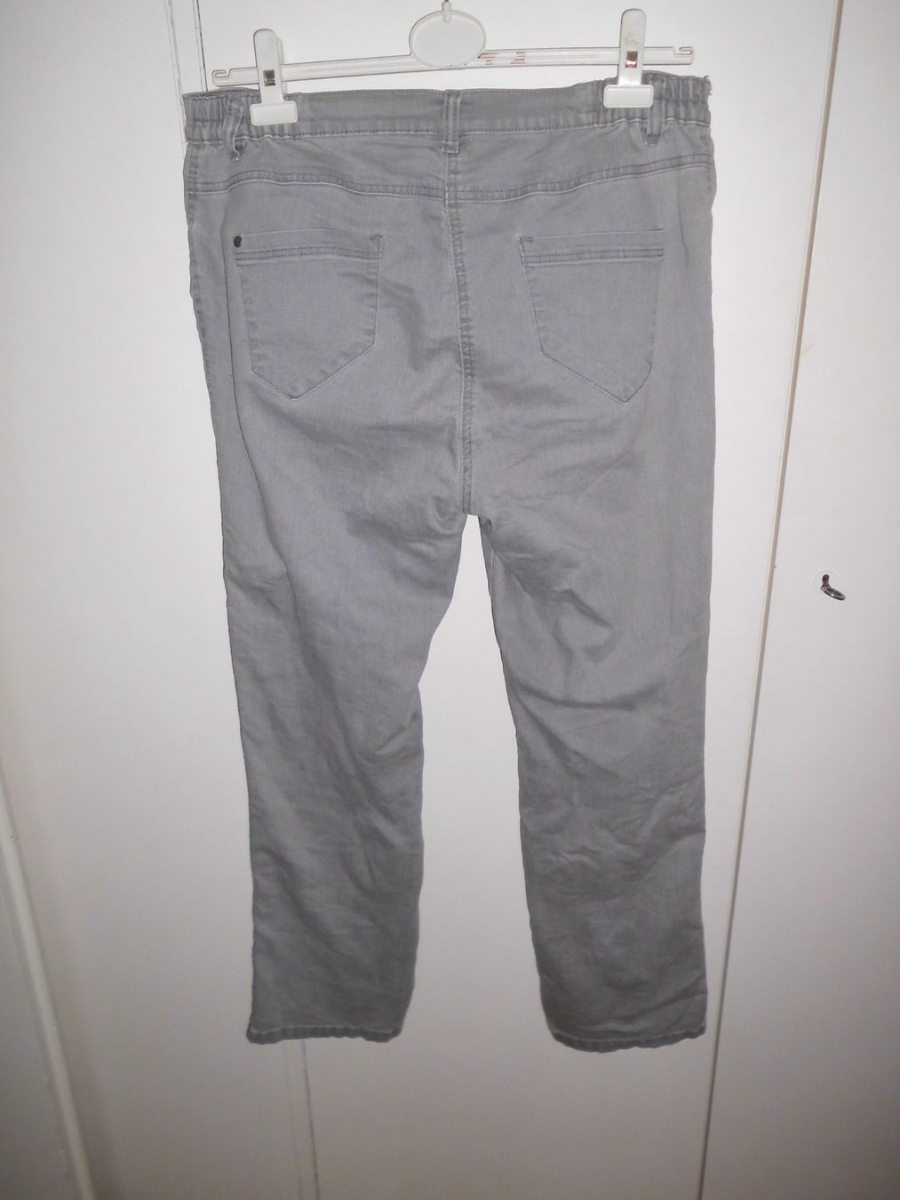 Jeans: Jeans gris T. 44 – Usato da Marin-Epagnier venduto da Madja 2