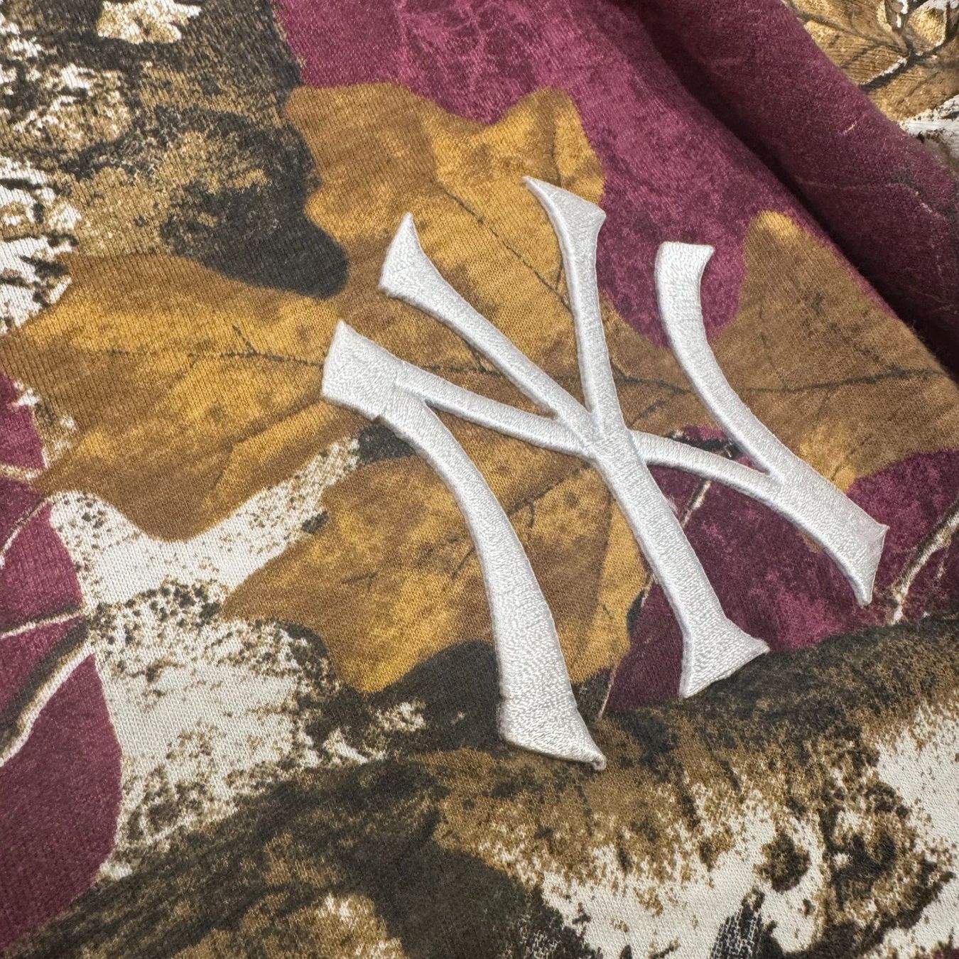 Pullover & Sweatshirts: Yankees custom made pink leafs longsleeve – Gebraucht aus St. Gallen von sourced_limited 2
