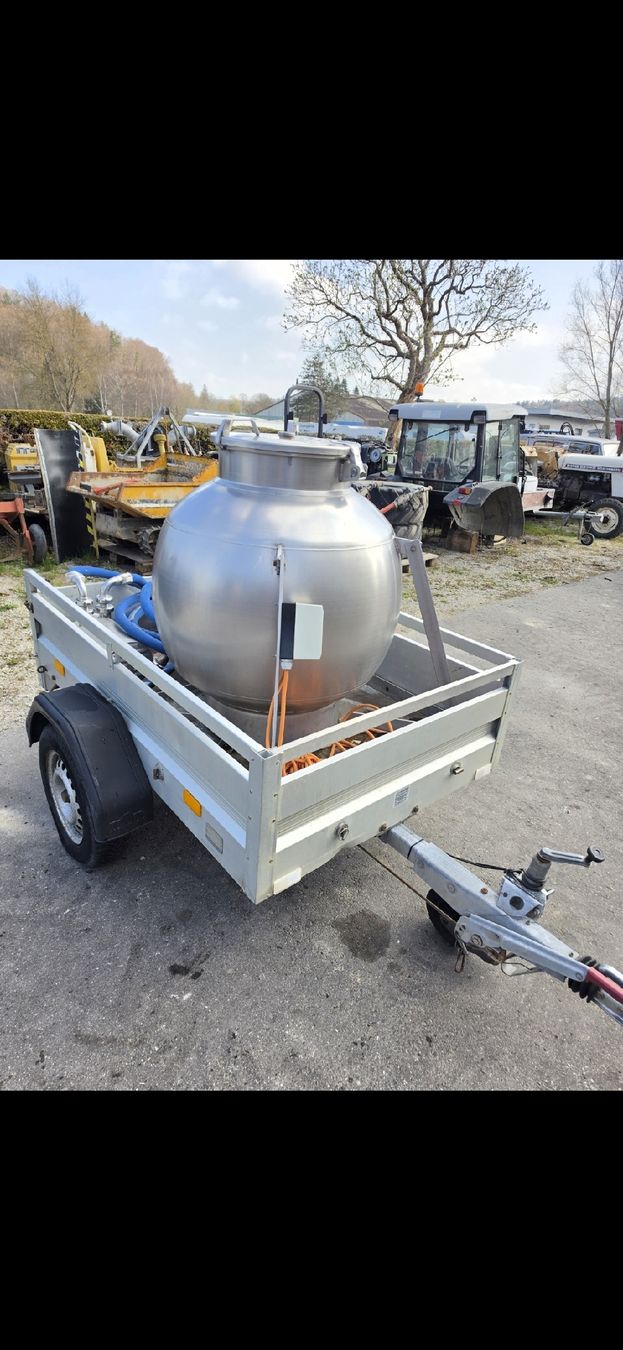 Tecnica di mungitura: Milchtank mit Anhänger und Pumpe  – Usato da Bösingen venduto da lauda-lauda 2