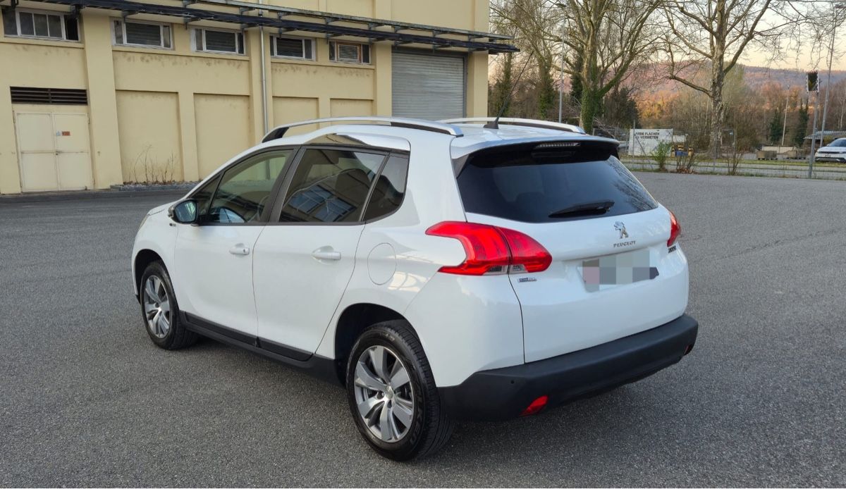Peugeot Automobili: PEUGEOT 2008 1.2 BENZIN – Usato da Bülach venduto da _milziv 5