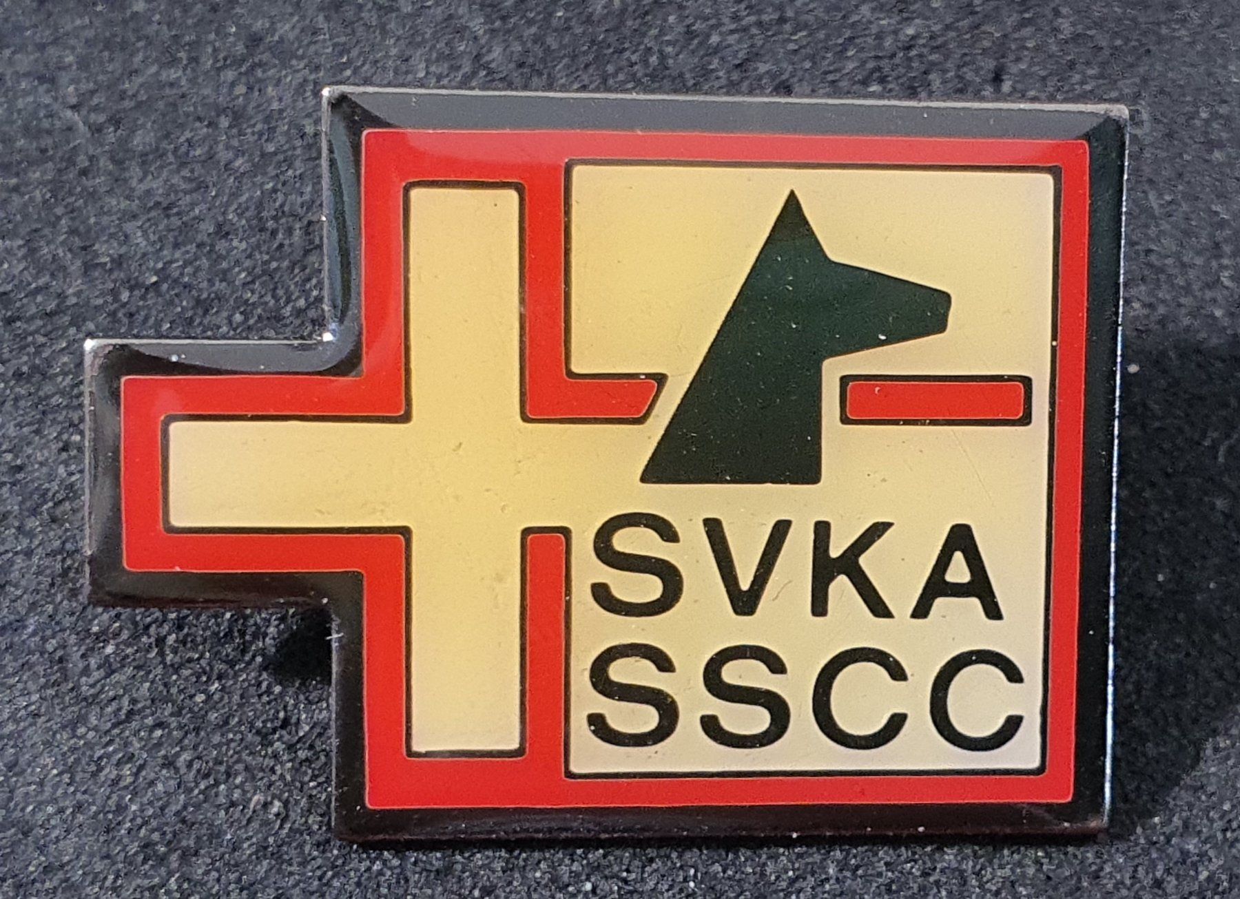 Placchette & Badge: CC885 - Pin Hund SVKA  SSCC – Usato da Reinach BL venduto da Boston-Verkauf