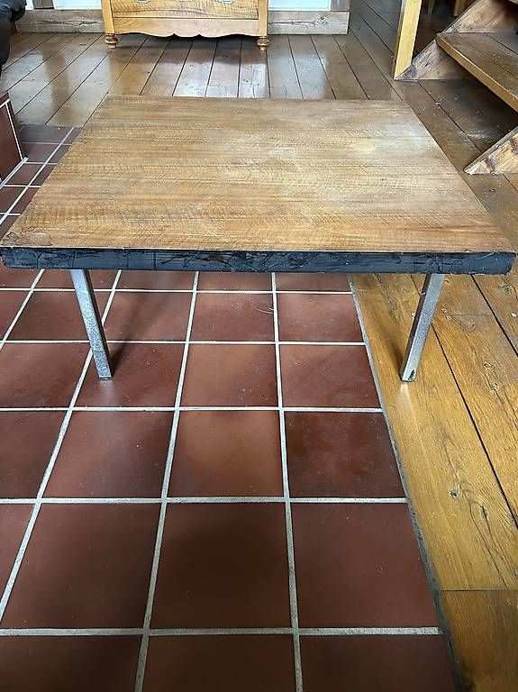 Tische: Table en bois carrée – Gebraucht aus Combremont-Petit von gib_6sl7 1