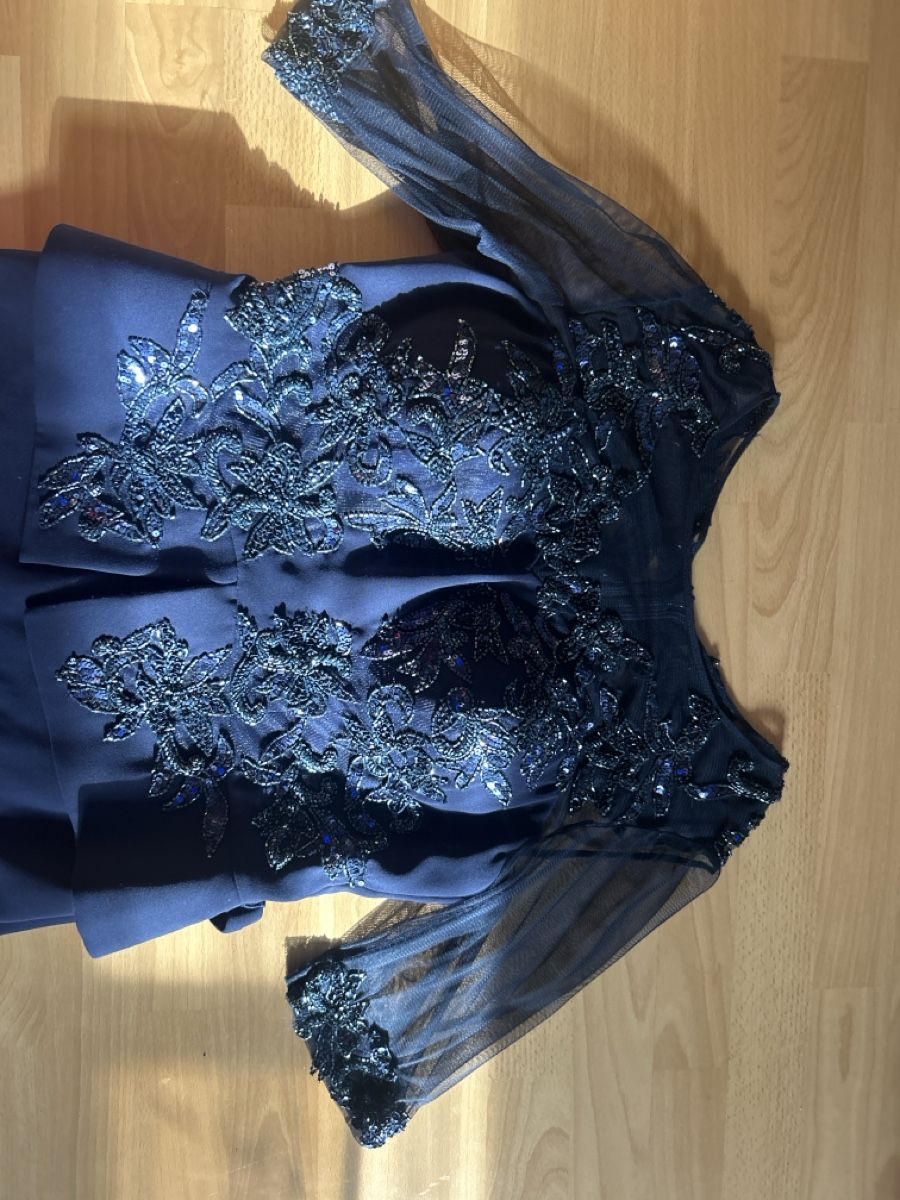 Robes: Abendkleid dunkelblau Grösse L bestickt – D'occasion à Lachen SZ par Nili2021 2