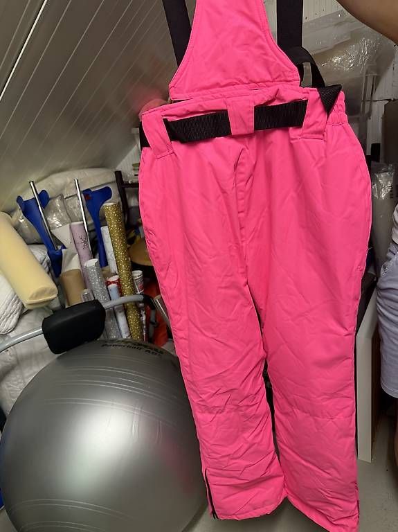 Hosen: PINKE SCHNEEHOSE MIT TRÄGERN – Gebraucht aus Märstetten von sha_9p7c 2
