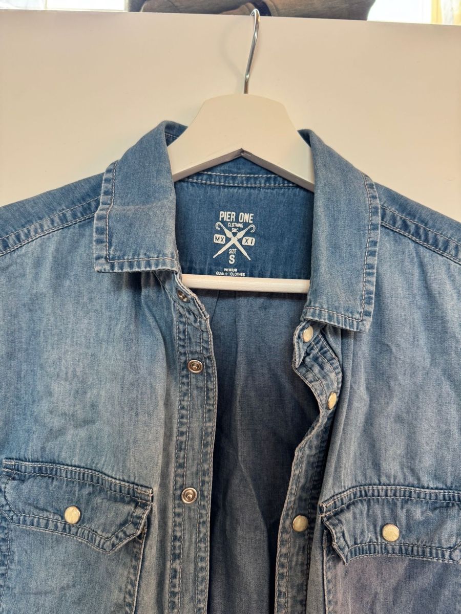 Camicie: Lässiges Jeanshemd von Pier One – Nuovo (secondo la descrizione) da Rubigen venduto da jer_5hkh 1