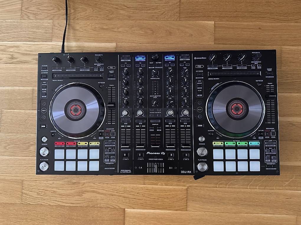 Platines de mixage: Pioneer DJ DDJRX 4Kanal-Controller – D'occasion à Unterseen par Colin.19 2