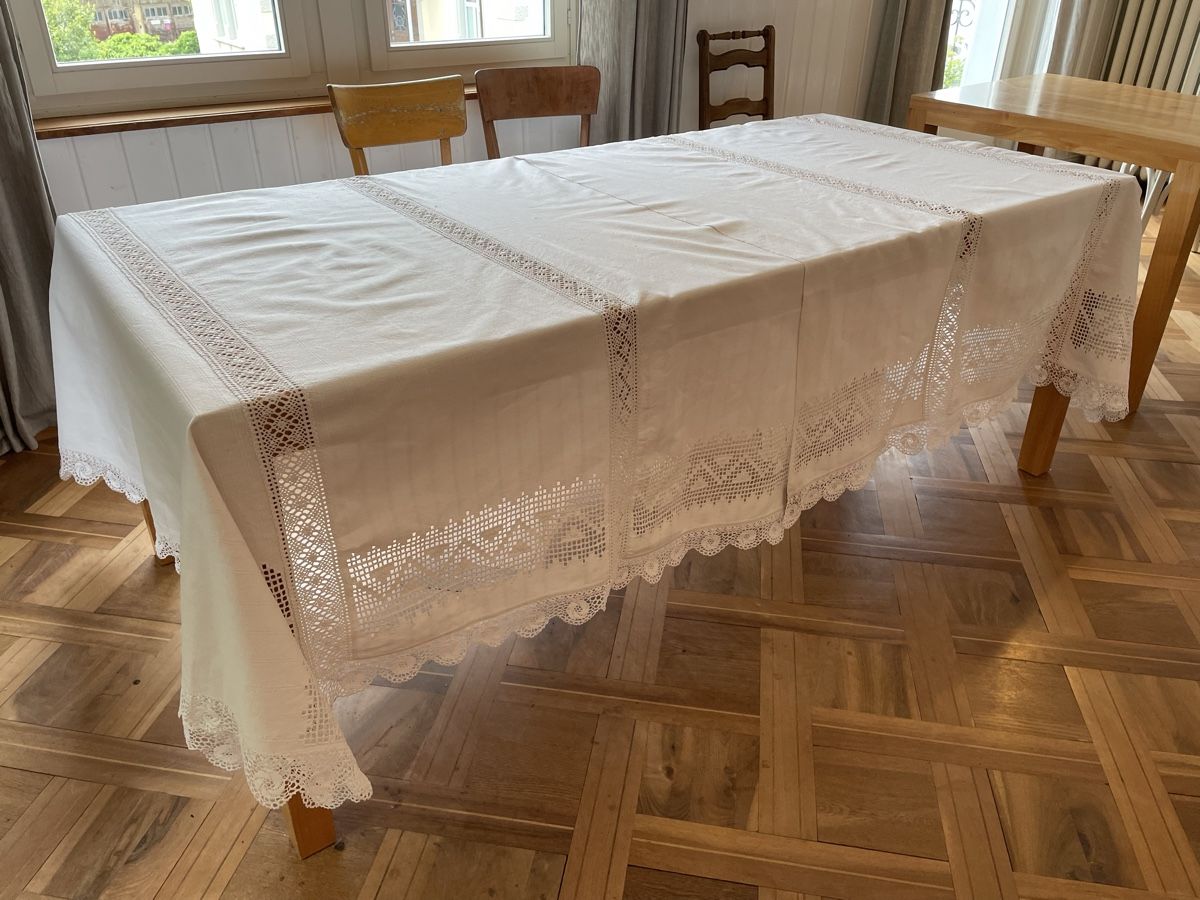 Sonstige Tischwäsche: Tischtuch ca 170x 280cm  Leinen mit Spitzen alt – Gebraucht aus Sirnach von dasrosahaus