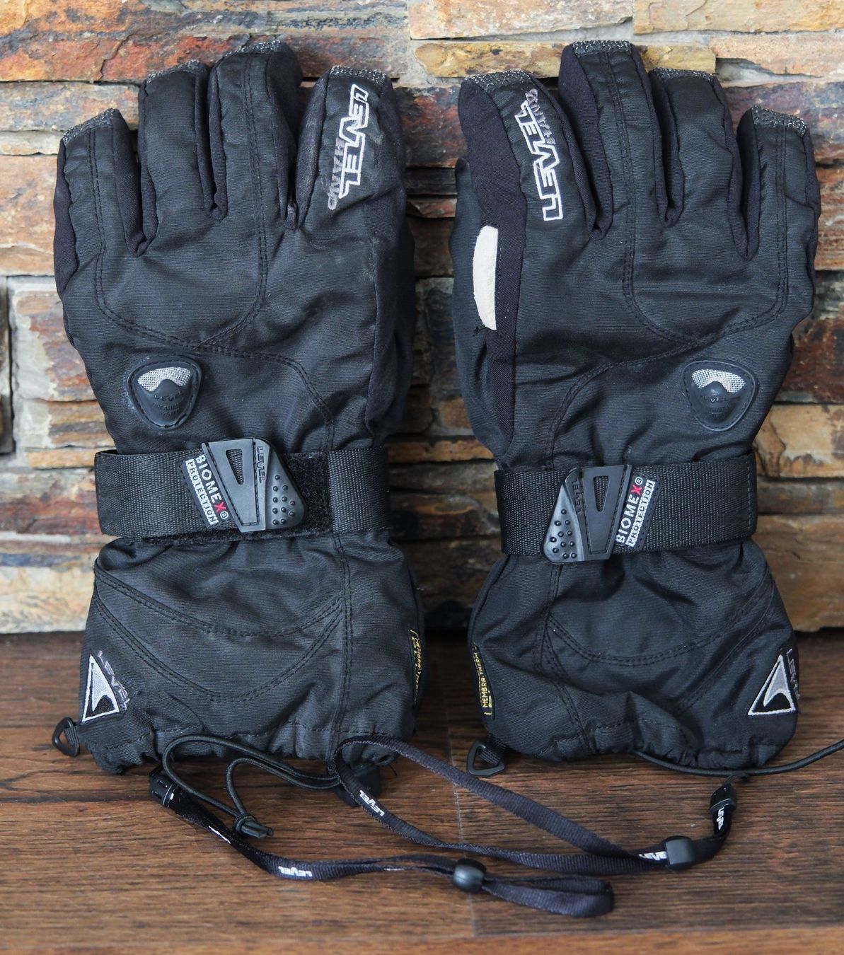 Guanti & manicotti: Snowboardhandschuhe LEVEL Gr. 7.5 schwarz mit Schoner – Usato da Winkel venduto da man_2qfr