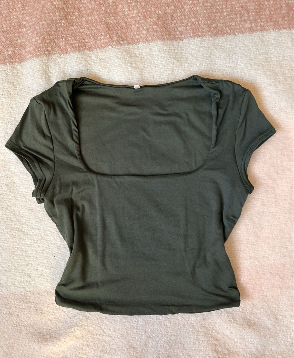 T-shirts: Dunkelgrünes Kurzarmshirt – Neuf (Voir description) à Bad Ragaz par ser_xc7t