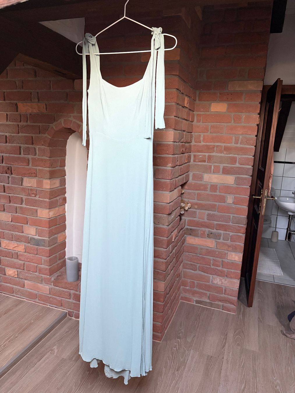 Reformation Vestiti: The Reformation Abendkleid – Usato da Niedergösgen venduto da sim_v2bq 2