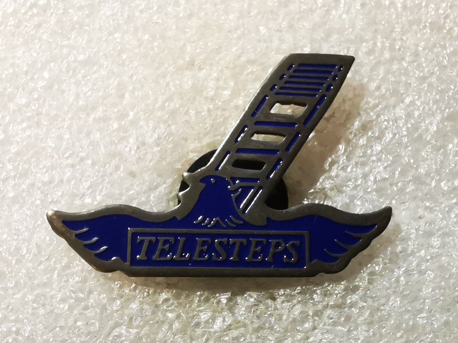 Placchette & Badge: Ansteckpin 53: Telesteps – Usato da Oppligen venduto da Pin-Fall-Shop