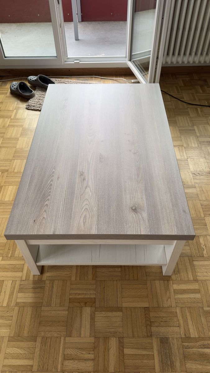 Tavoli: Gemütlicher Couchtisch aus Holz mit Ablagefläche – Usato da Kreuzlingen venduto da Jeniffer_2001 1