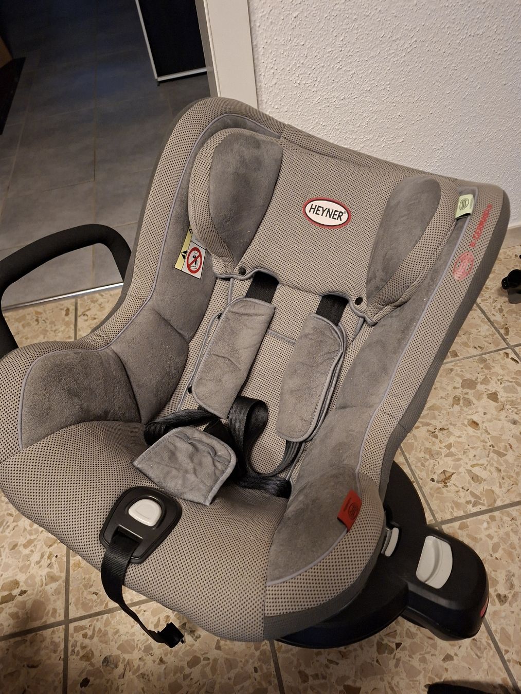 Auto-Kindersitze: Isofix Kindersitz 0-18kg – Gebraucht aus Beringen von rha_jf9c 1