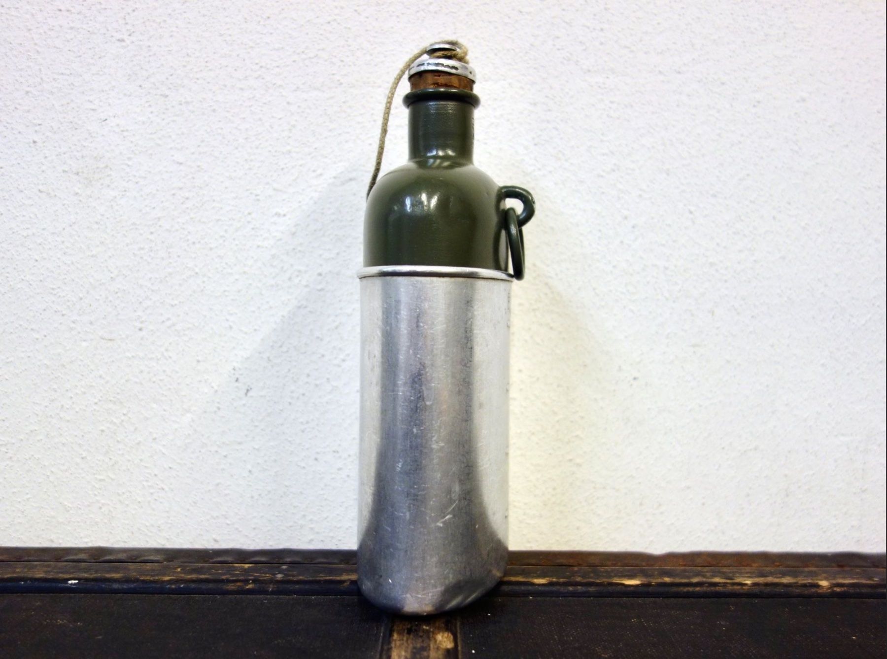 Schweizer Armee Attrezzatura & Pezzi di ricambio: Feldflasche mit Becher Schweizer Armee 1944 – Usato da Kerzers venduto da djstarsky73 1