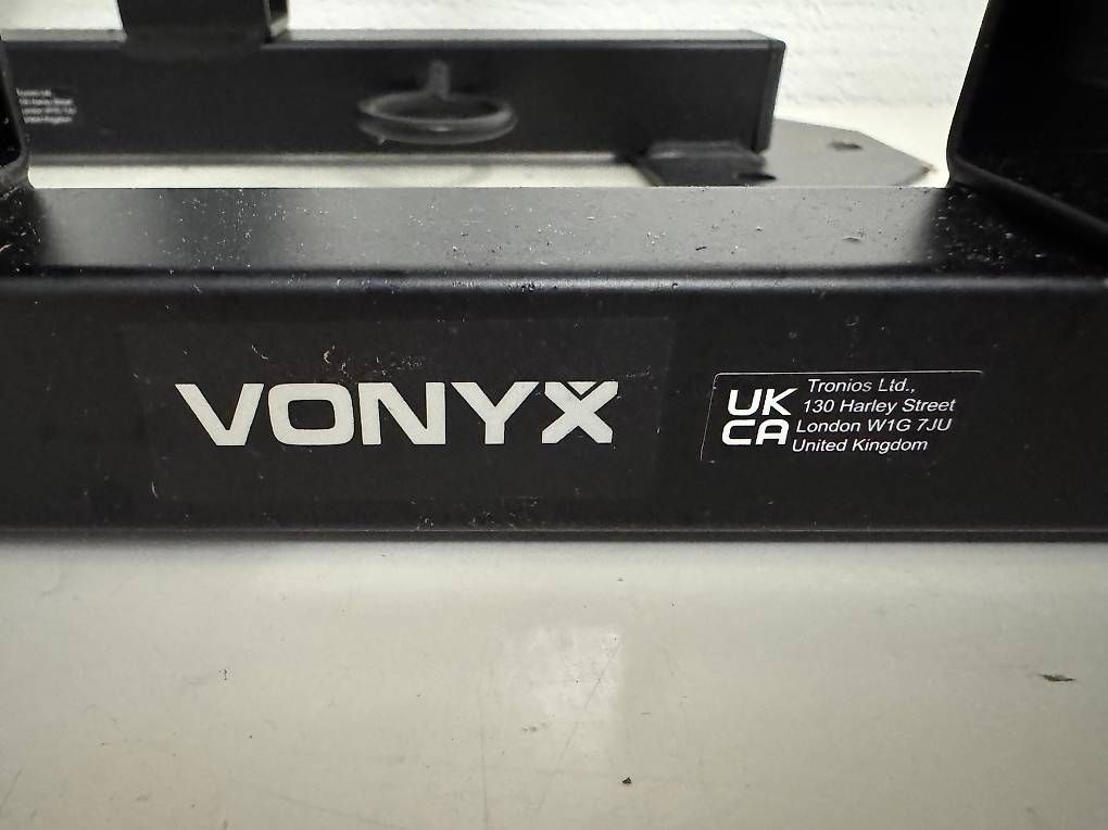 Supporti a parete: Boxenhalterungen Wand VONYX – Usato da Villmergen venduto da meydon 1