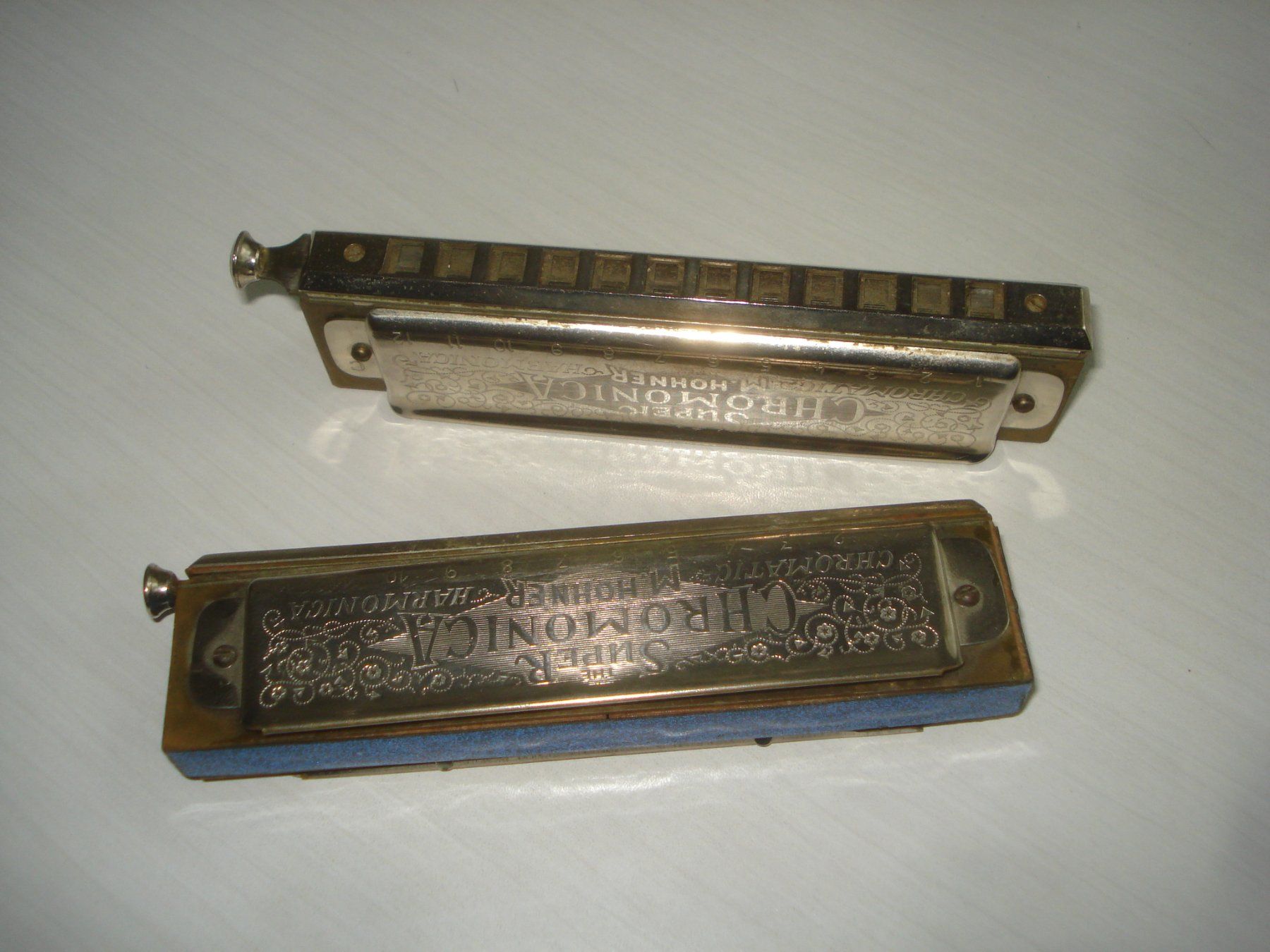Hohner Strumenti musicali: Uralte Hohner Super Chromonicas - Chromatic Harmonicas – Usato da Urdorf venduto da Tinplate01 1