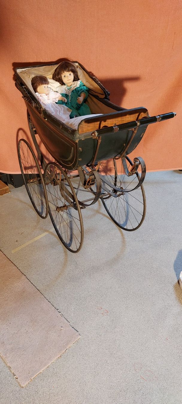 Carrozzine: Kinderwagen antik – Usato da Horw venduto da Zentral50 2