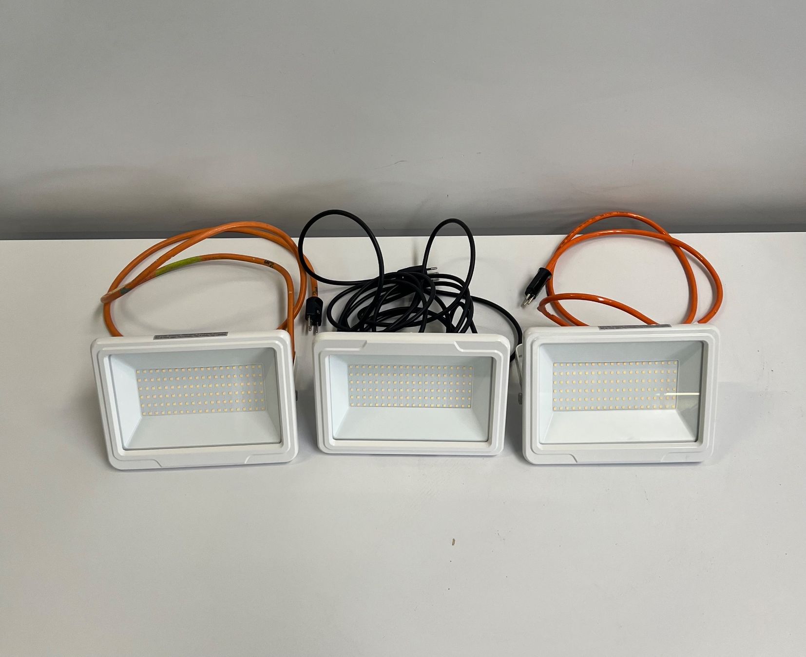 Fari: Posten 3x AYCE LED-Flutlichtstrahler / Scheinwerfer – Usato da Wangen an der Aare venduto da TBYN 1