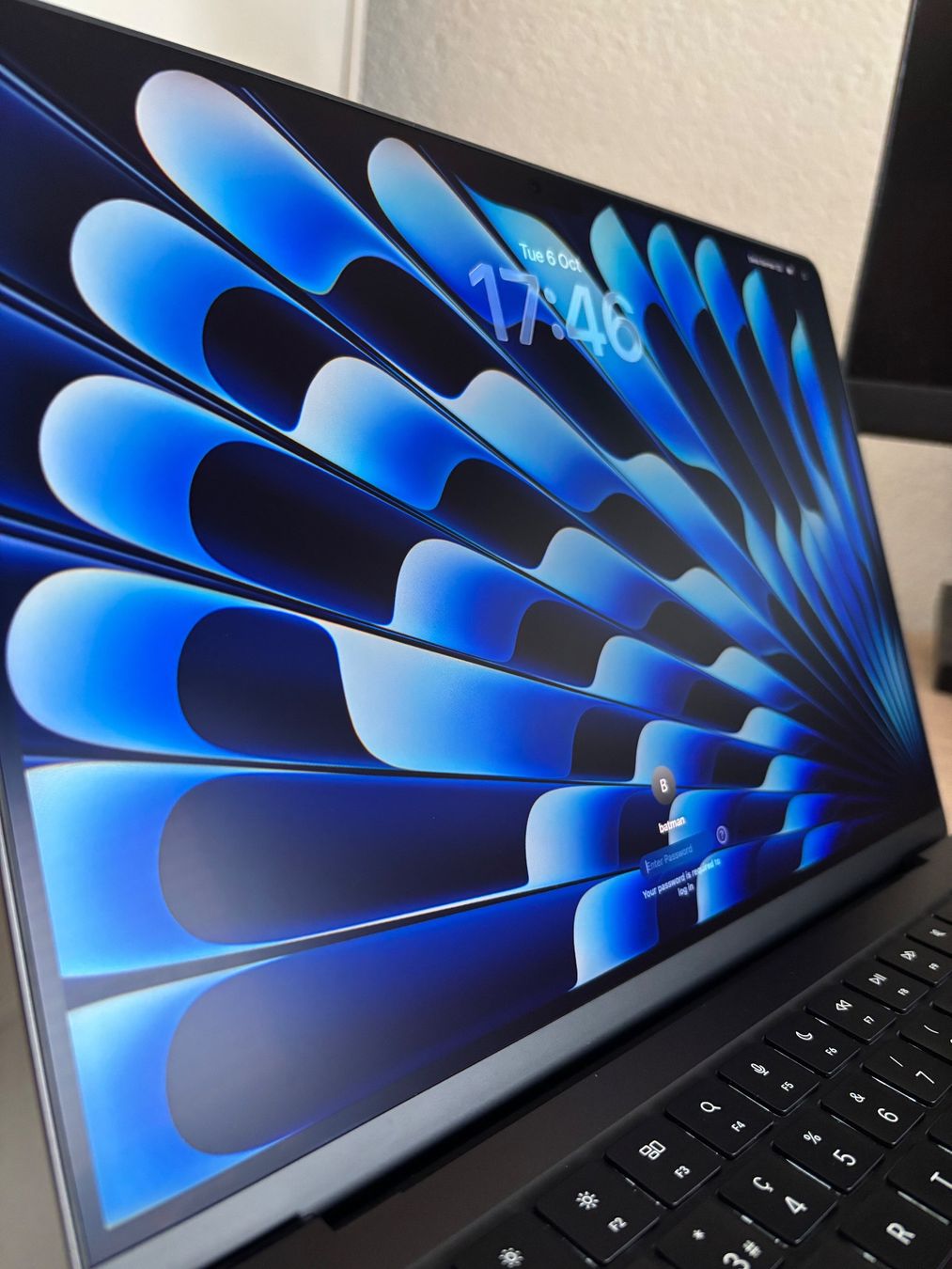 Apple Notebooks: Macbook Pro M5 24gb RAM mit Nano Texture Display – Neu (gemäss Beschreibung) aus Bern von aro_72d9 2