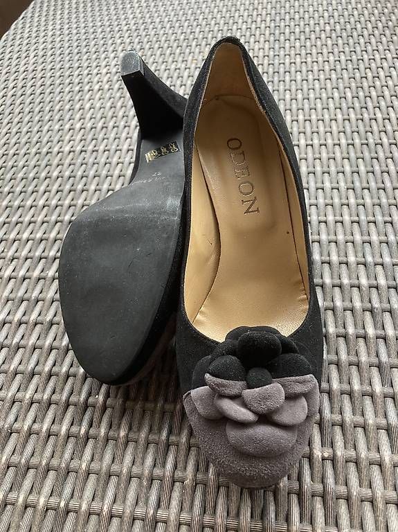 Scarpe da donna: Chaussures italiennes bicolores  – Usato da Geneve venduto da CHRISTINEE01