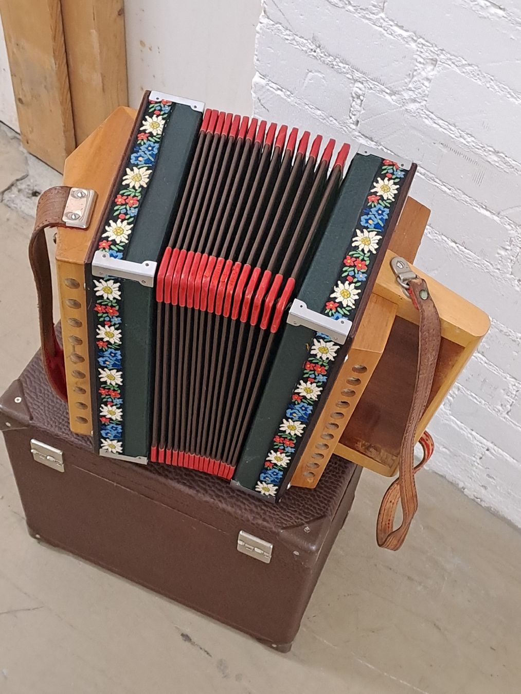 Strumenti musicali: schwyzerorgeli ton B  – Usato da Villeneuve venduto da BibiVintage 6