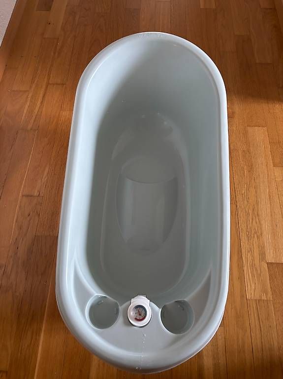 Vasche da bagno: Baignoire bébé avec pied et thermomètre intégré – Usato da La Tour-de-Peilz venduto da johnowen9 1