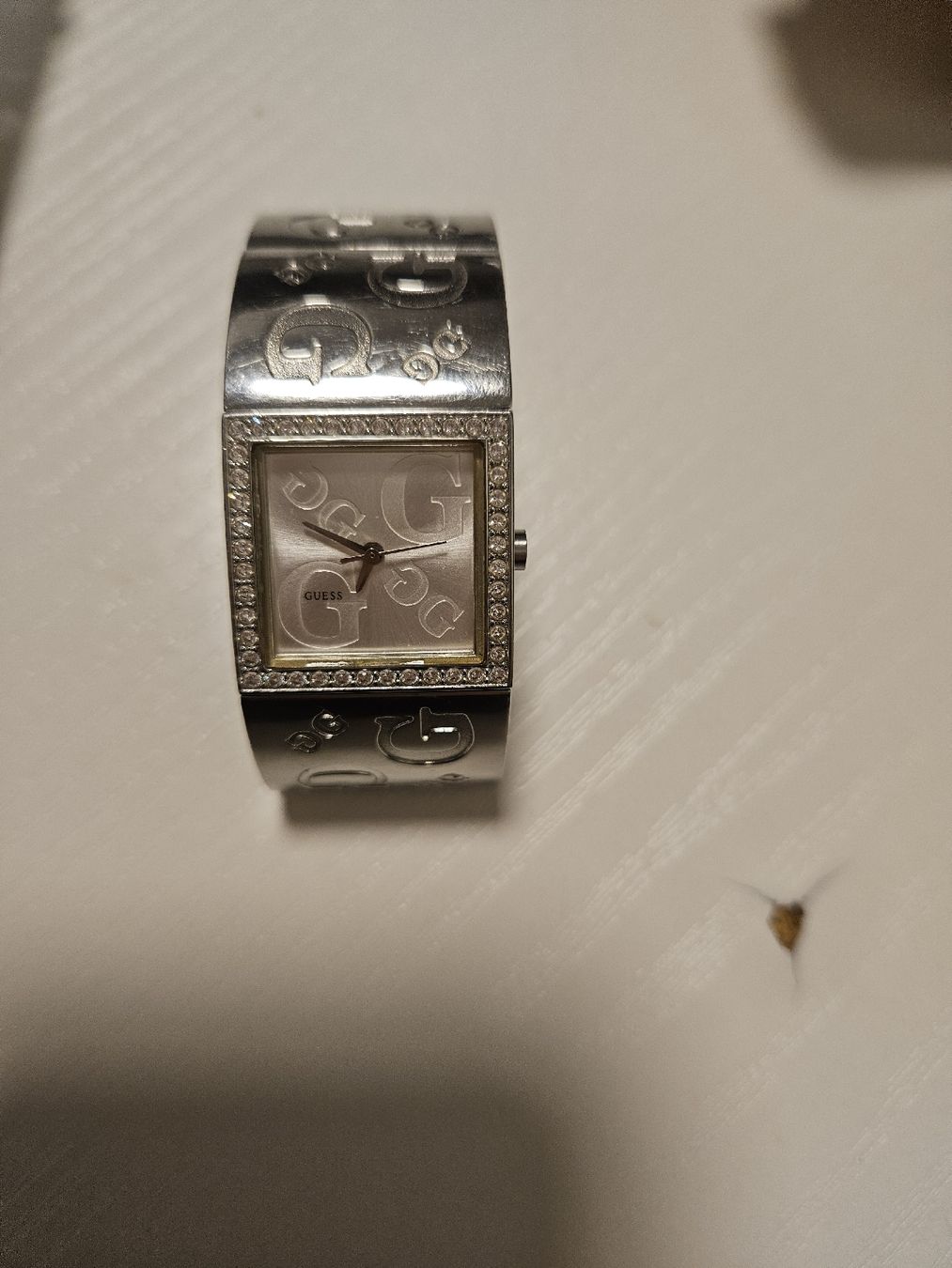 Guess Orologi: Elegante Guess Damenuhr mit Strass – Usato da Basel venduto da fragolina08 1