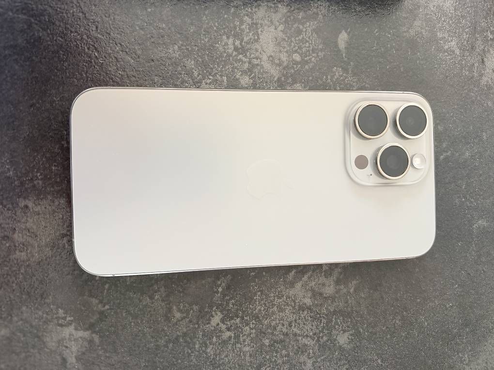 Apple Portables: Apple iPhone 15 Pro Max – D'occasion à Solothurn par jolly_vrs 1