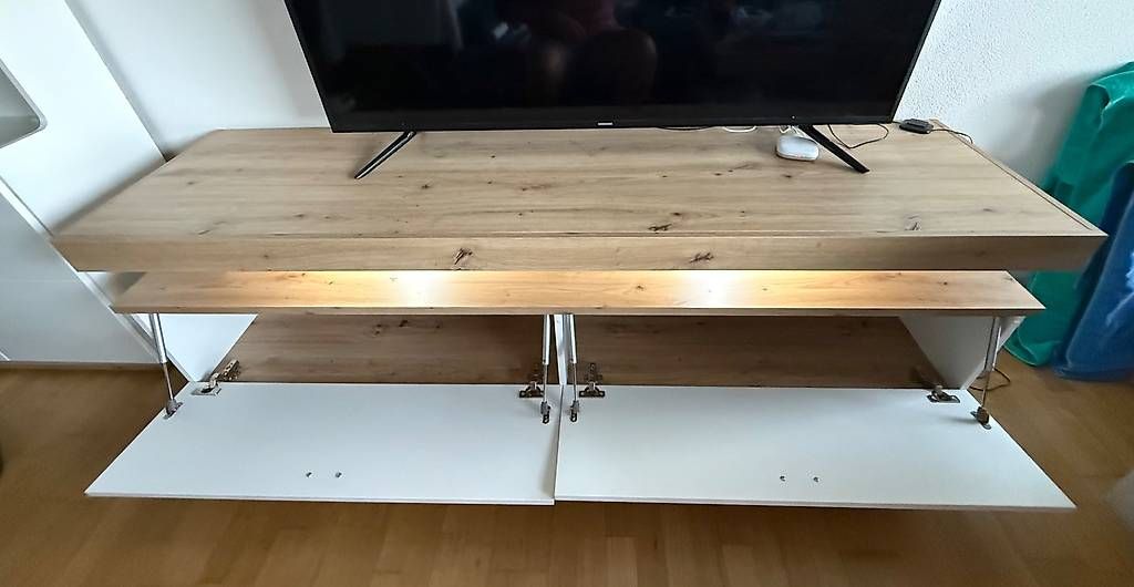 Mobili TV: TV-Möbel mit Beleuchtung – Usato da Herrenschwanden venduto da Mar_Wy 3