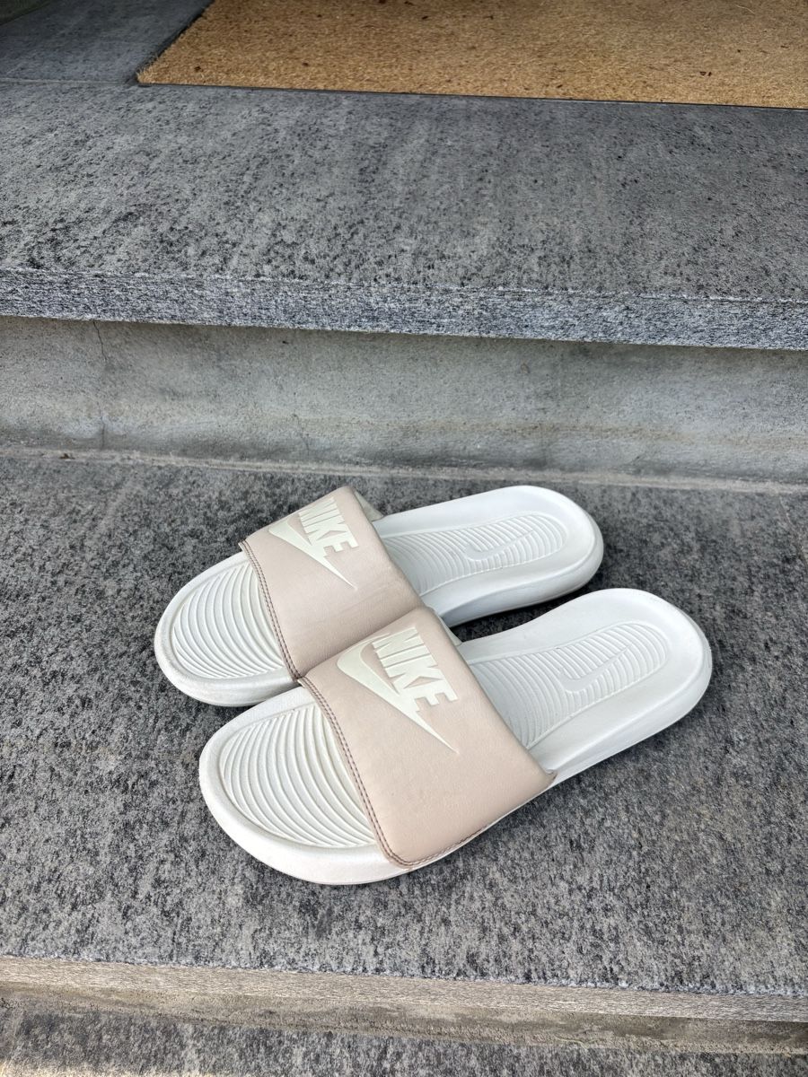 Nike Scarpe da donna: Nike Slide Sandale, Rosa/Beige, Grösse 38  – Usato da Kehrsatz venduto da lea_sk9s 1