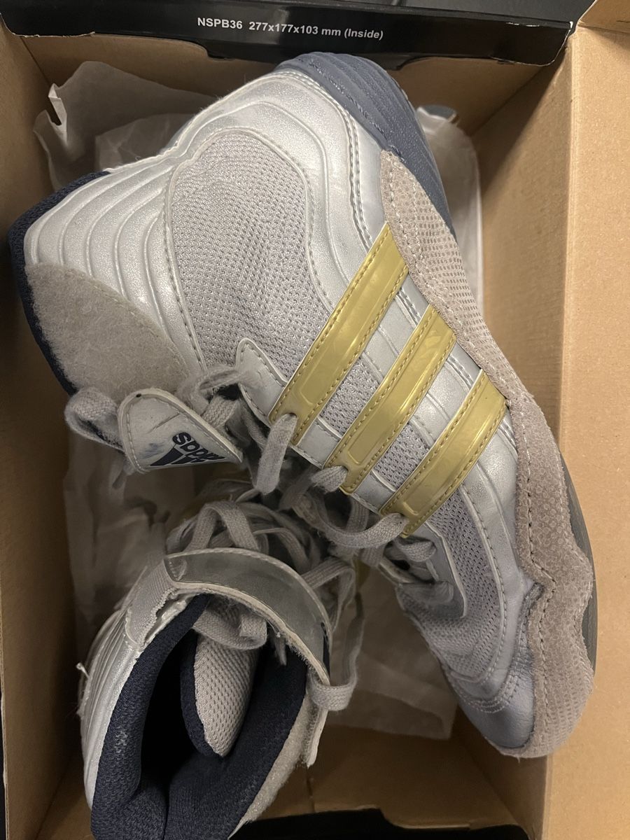 Adidas Scarpe da uomo: Chaussures de lutte Adidas, T 36 – Usato da Sonceboz-Sombeval venduto da mak_z2tk 4