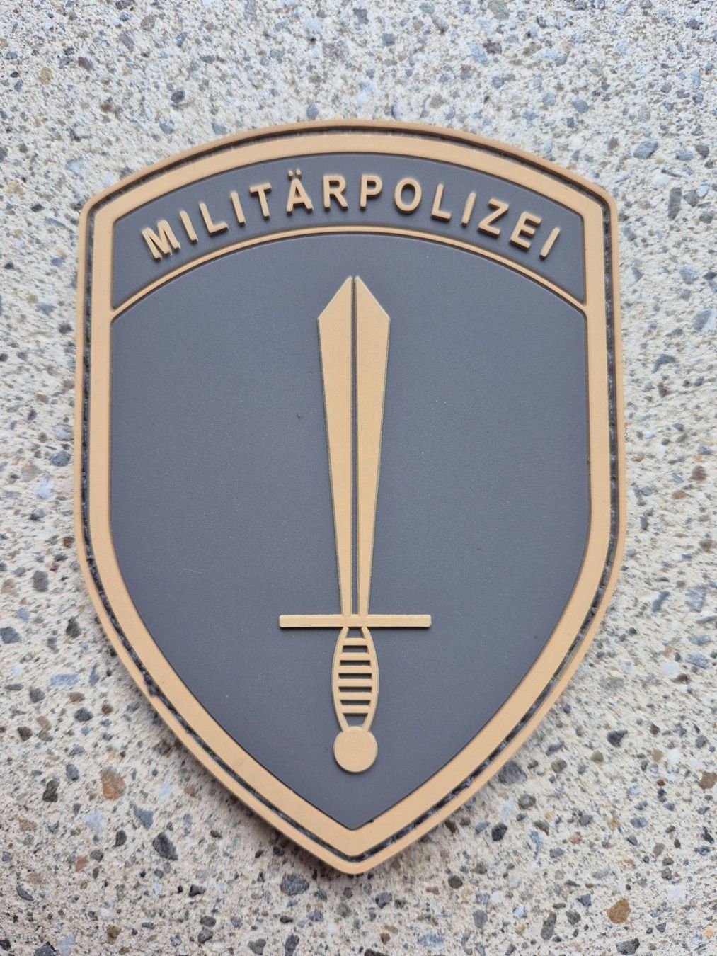 Schweizer Armee Placchette & Badge: *** Badge Militärpolizei mit klett *** – Nuovo e nell'imballaggio originale da Riedholz venduto da fr_sIruP