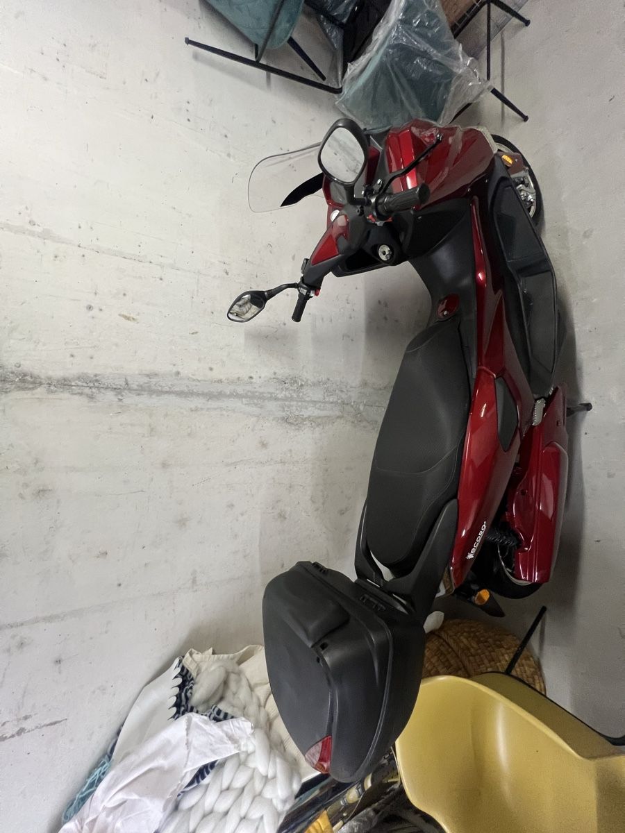 Strada: Elektro Töffli E-Roller Tecoro Tiger 200 Rot mit Top Case – Usato da Zürich venduto da Privat_13 3