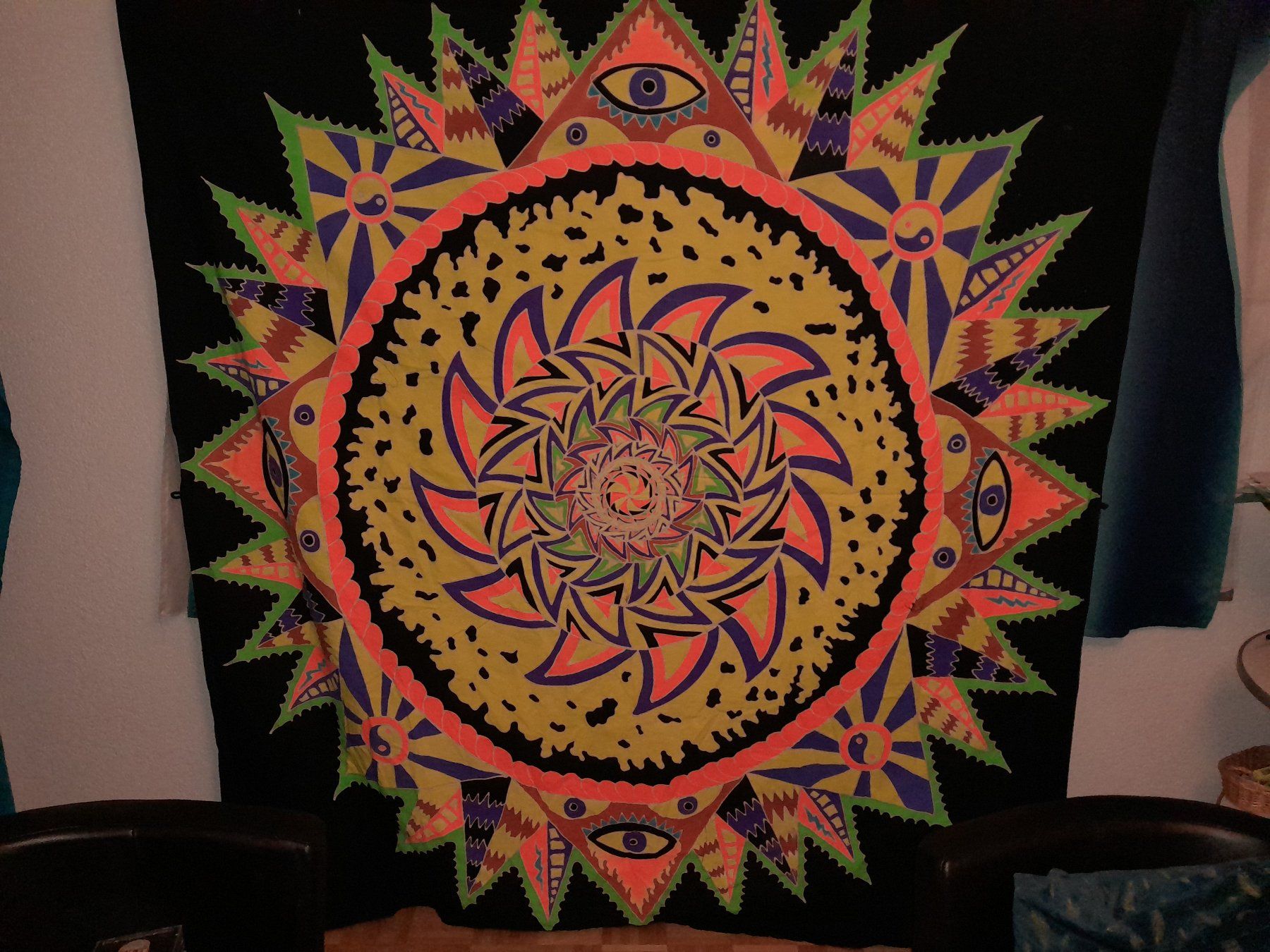 Tutte le decorazioni: Psychedelic Wandtuch / Goa Tuch / Leuchtend / 2,2x2,2m – Usato da Steffisburg venduto da FutureOne 1