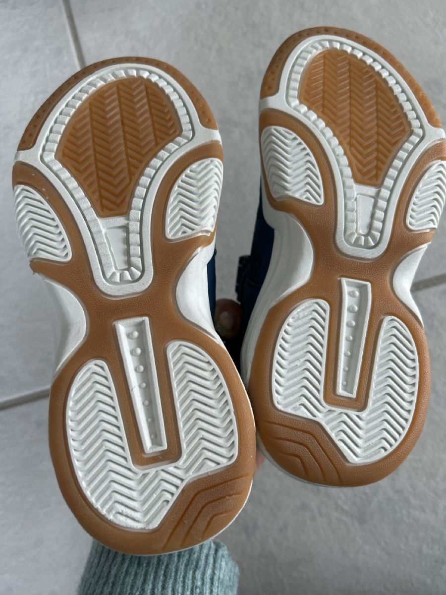 Scarpe per ragazzi: Fila Hallenschuhe NEU Gr 31 – Nuovo e nell'imballaggio originale da Lostorf venduto da Venice16 2