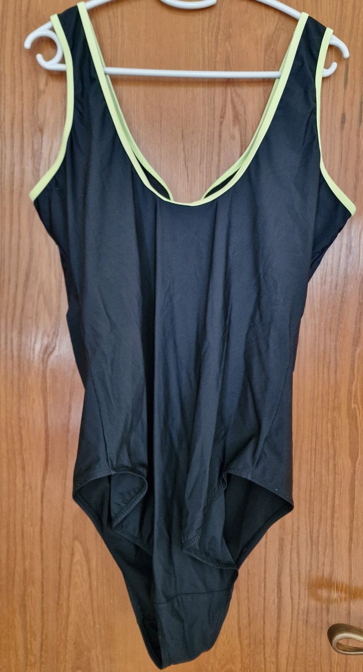 Costumi da bagno & Bikini: Schwarzer Badeanzug mit Reissverschluss, Grösse 52 – Usato da Haslen GL venduto da ricarono 1