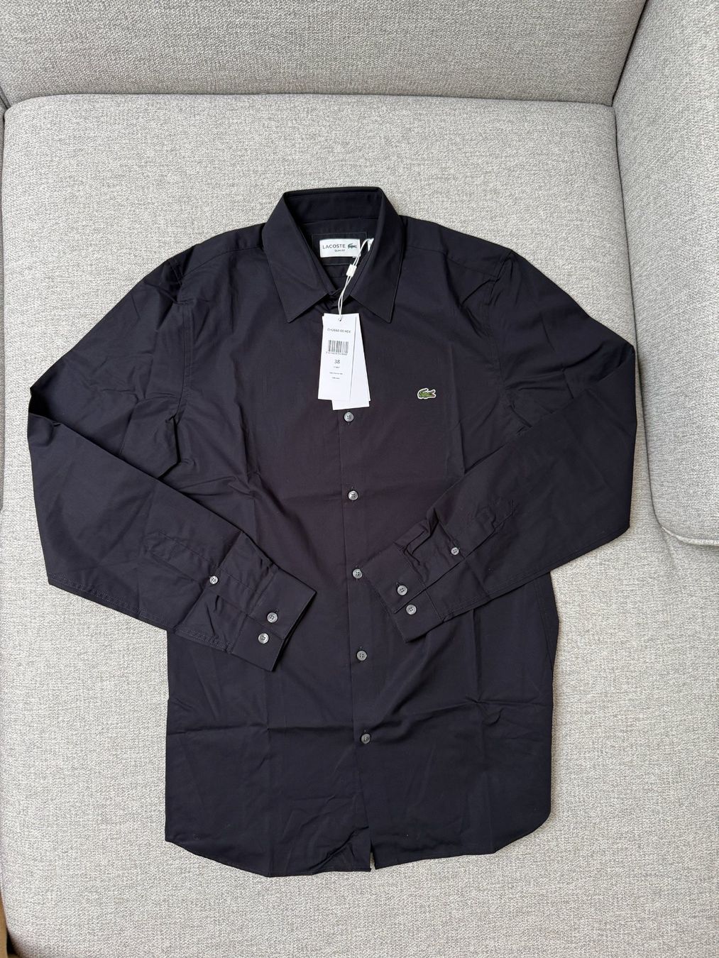 Lacoste Camicie: NEU Original Lacoste Langarm, Grösse S – Nuovo e nell'imballaggio originale da Biel-Benken BL venduto da Aplus0