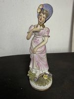 Bisquit-Porzellan-Dame, Blumenhut, 21cm