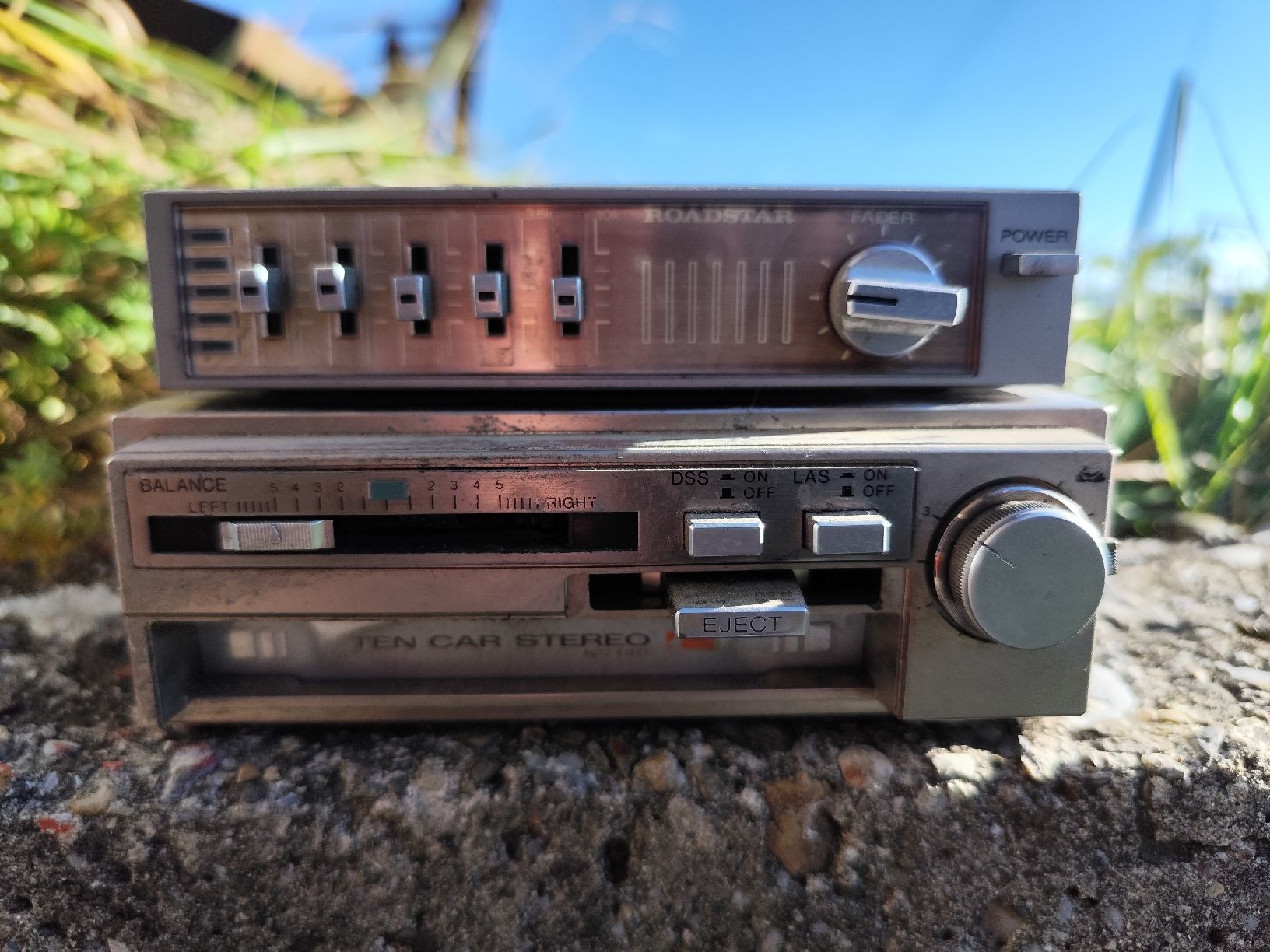 Radio: 70er Jahre Fujitsu Autoradio mit Roadstar Equalizer – Difettoso da Schmitten FR venduto da kompost02