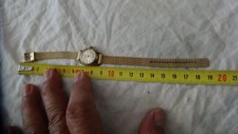 INVICTA  SEHR KLEINE DAMEN UHR .HANDAUFZEUG.LAUFT